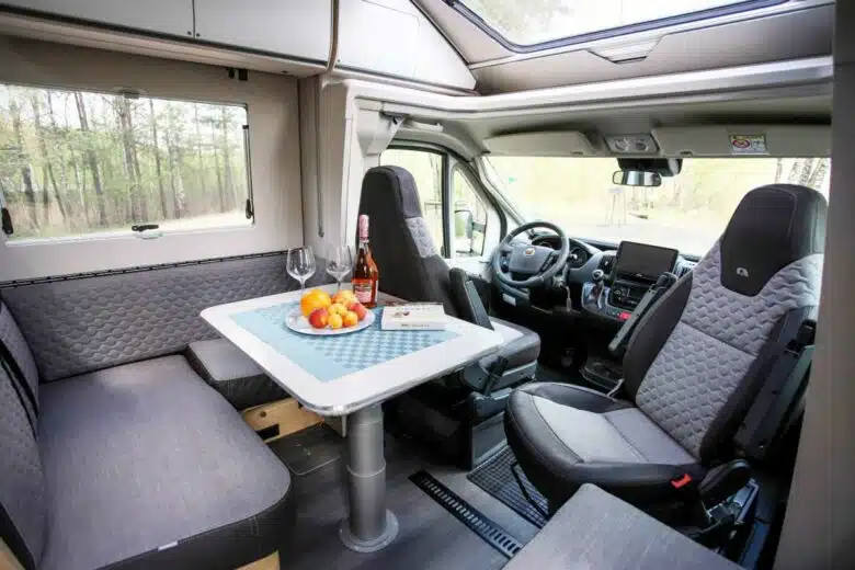 L'intérieur d'un camping car.