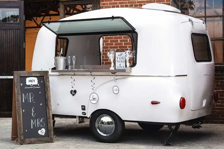 Une caravane servant à un évènement.