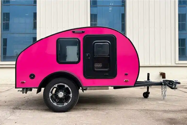 Une mini caravane teardrop.