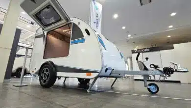 Une mini caravane au look rétro.