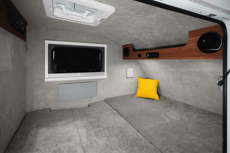 Un espace couchage de 200×140 cm qui peut accueillir deux adultes.