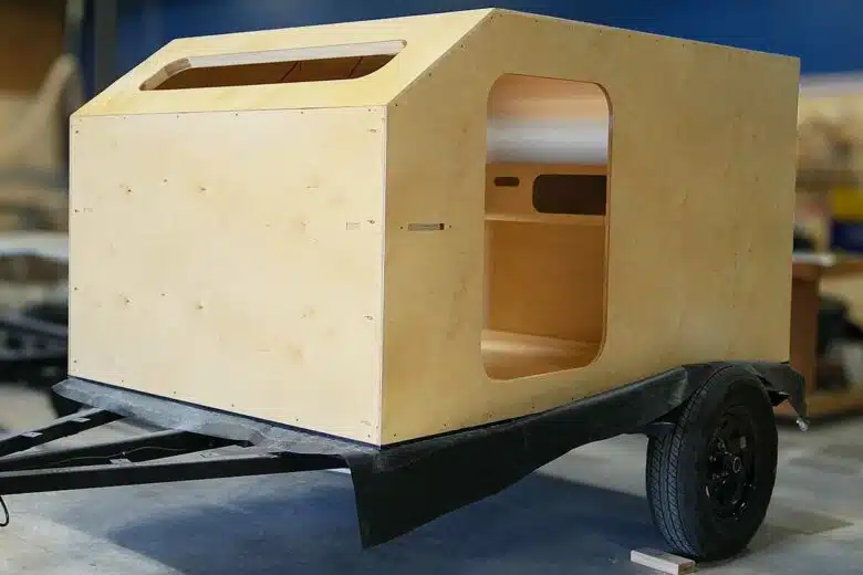 Wander Tears propose un kit de construction complet pour fabriquer soi-même sa mini-caravane.