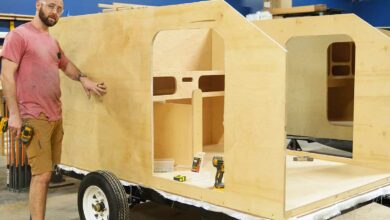 La mini caravane Rampler en cours de construction par le créateur du kit.