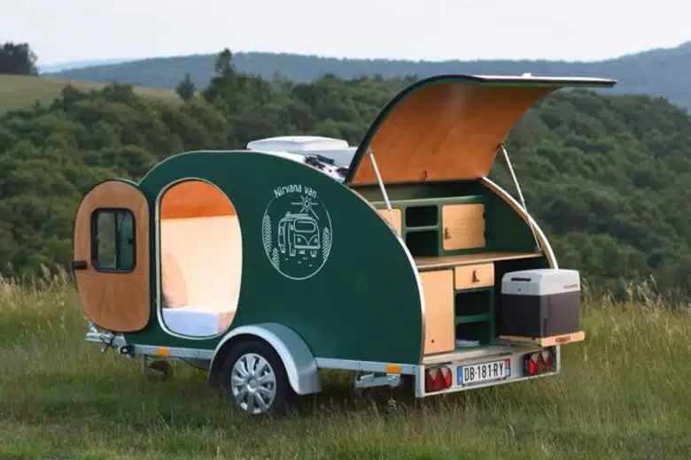 Une petite caravane artisanale.