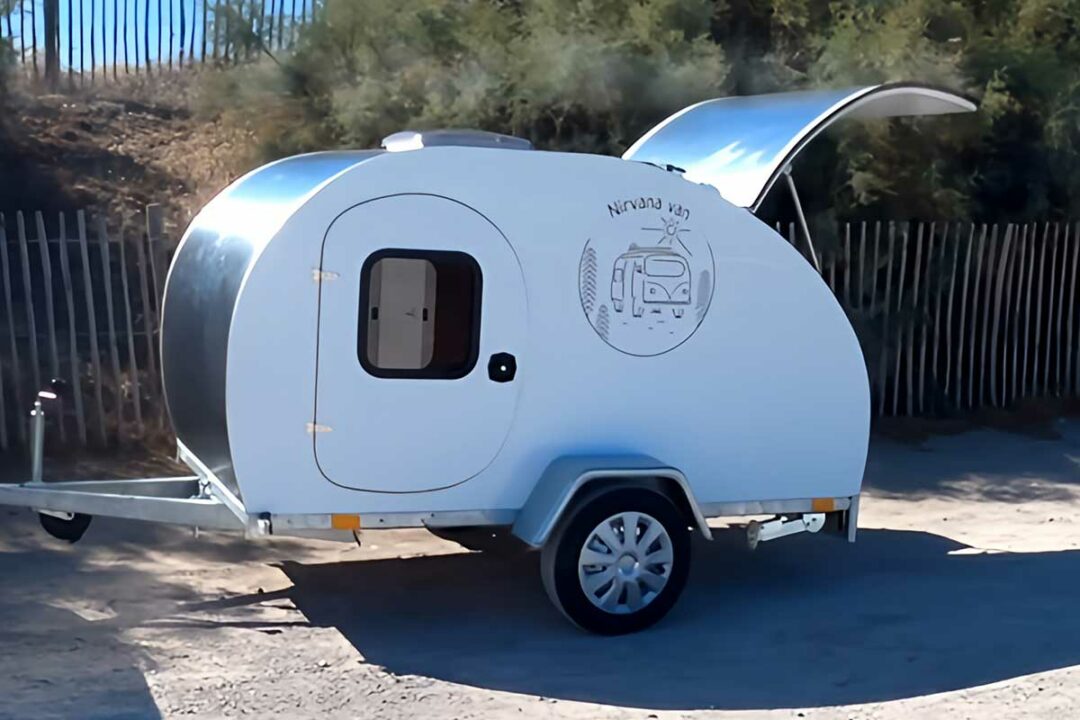 La première caravane de Nirvana Van.