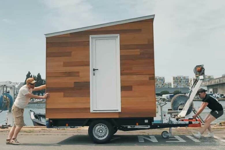 Une tiny house servant de refuge d'urgence pour des femmes dans le besoin.