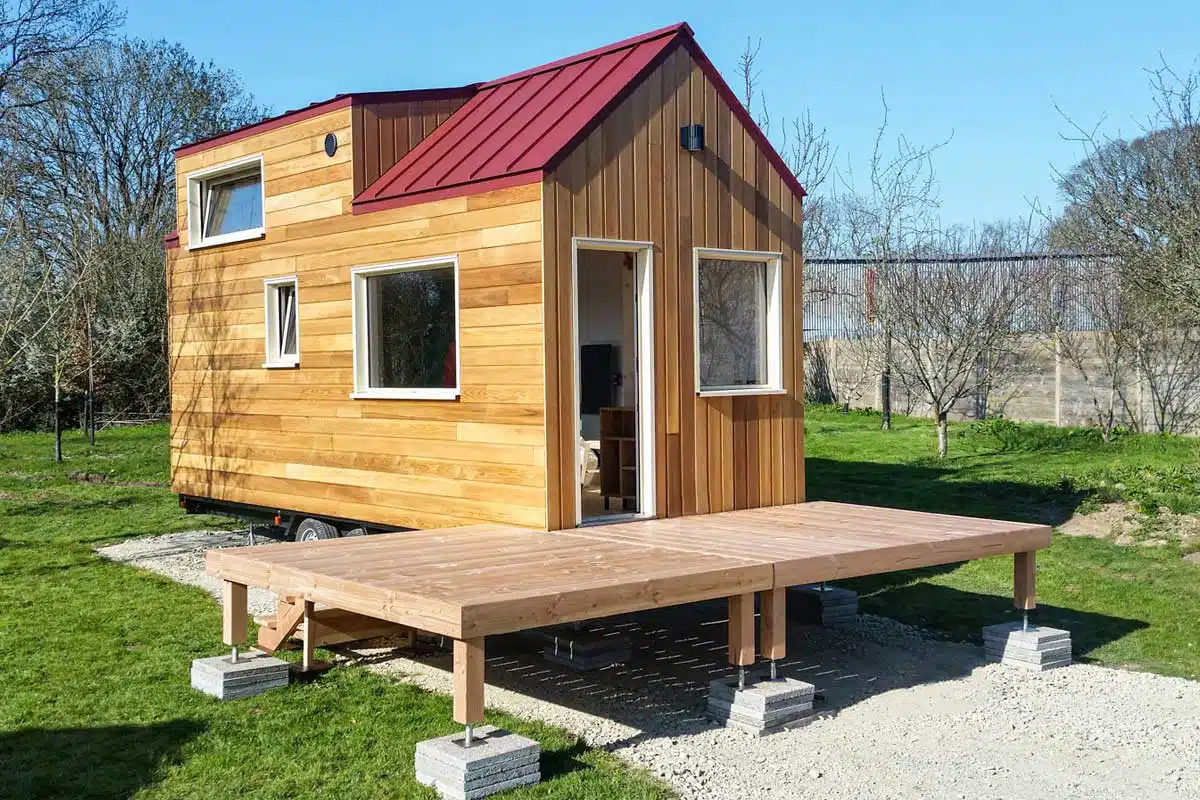 Une superbe tiny house avec terrasse.