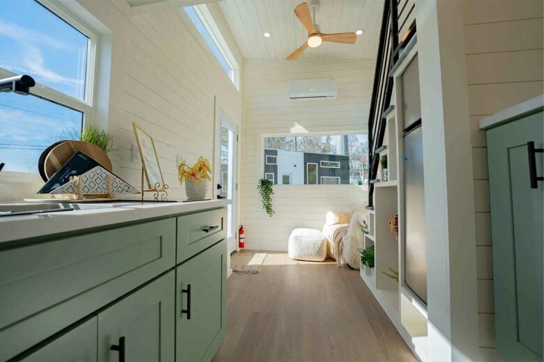 Un espace intérieur minimaliste mais bien pensé.
