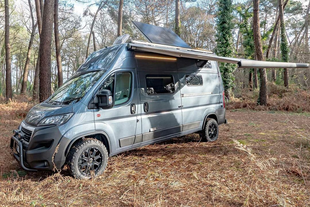 Van Designers propose des vans aménagé prêts pour l'aventure.