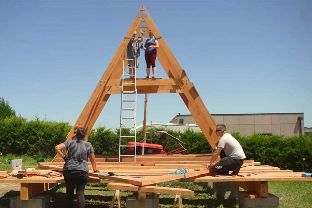 Seriez-vous prêts à construire votre propre maison en A ? Elizabeth Faure l'a fait il y a plus de 10 ans. Crédit photo : La Maison en A sur Instagram
