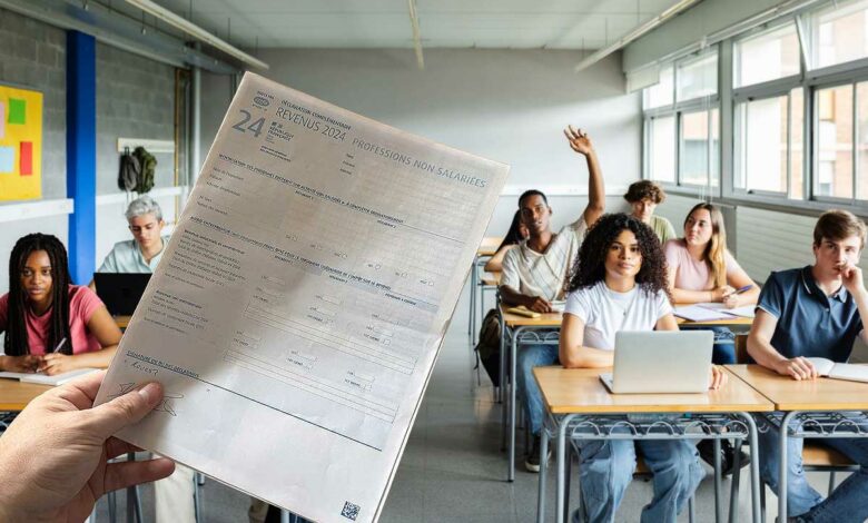 Une feuille d'impôts et une salle de cours avec des élèves.
