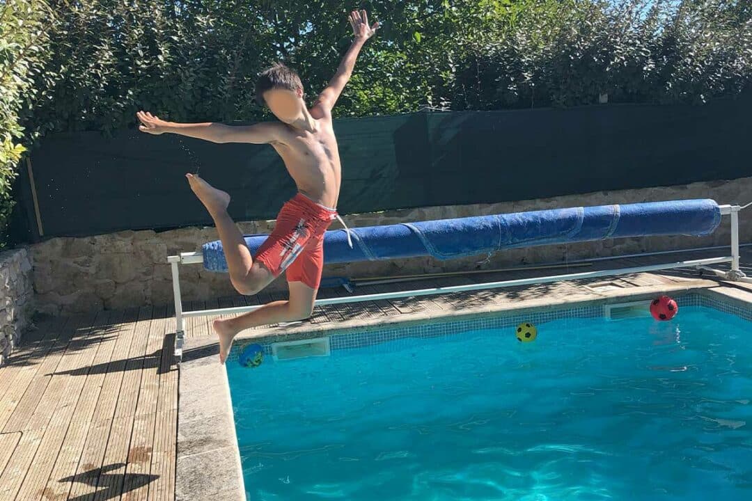 Il existe des applications ou des groupes FB ou il est possible de louer la piscine d'un particulier.