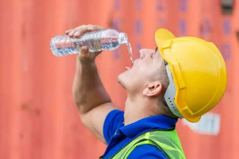 En cas de forte chaleur, l'employeur a l'obligation de mettre à disposition des salariés de l'eau potable fraiche.