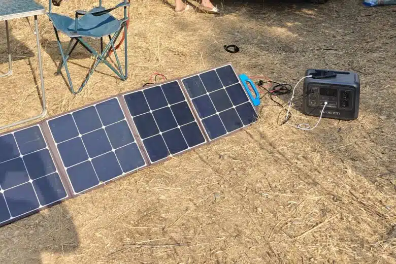 Un panneaux solaire portable et pliable.