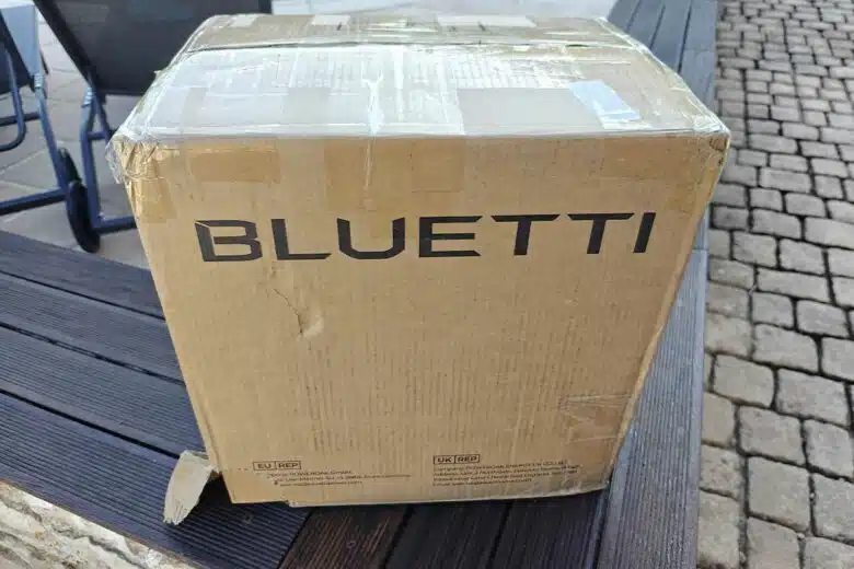 Le carton d'emballage.