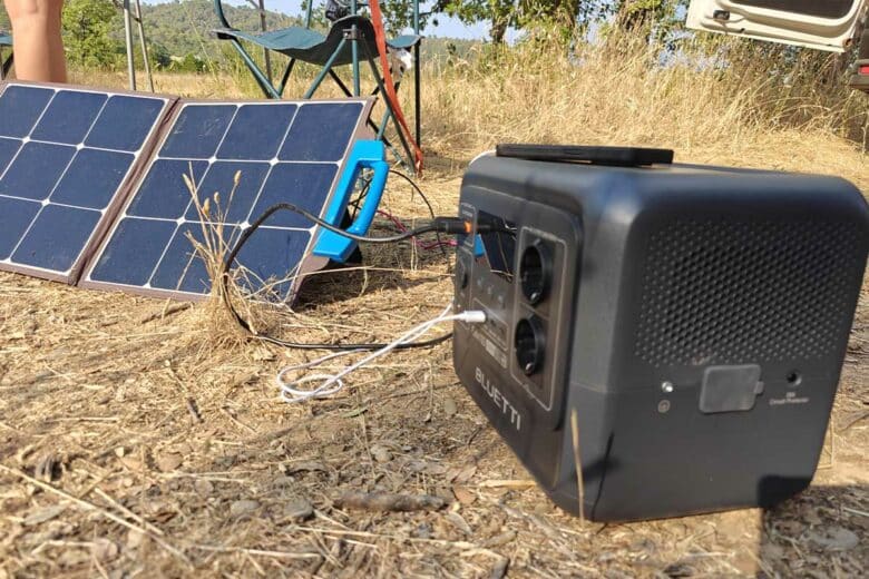 Des panneaux solaires nomades pour recharger de petits appareils comme un téléphone ou un ordinateur portable.