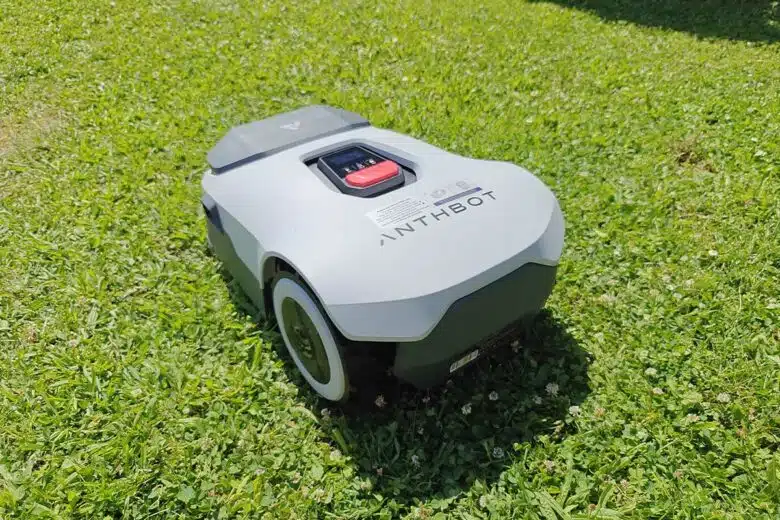 Un robot tondeuse très intelligent. 