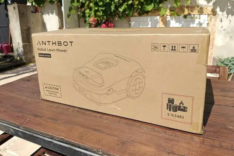 Le carton d'emballage.