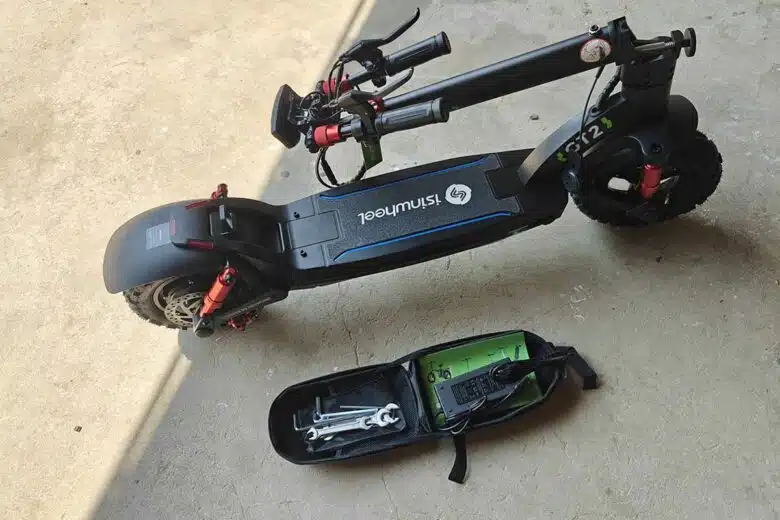 Une trottinette déjà assemblée.