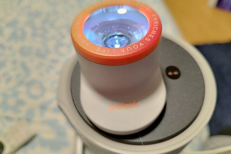 Le filtre magnétique Sunset du XGIMI MoGo 4 en place pour une ambiance chaleureuse instantanée.