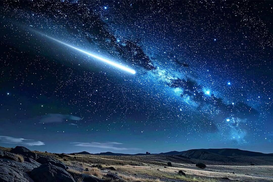 Passage d'une comète dans un ciel étoilé.