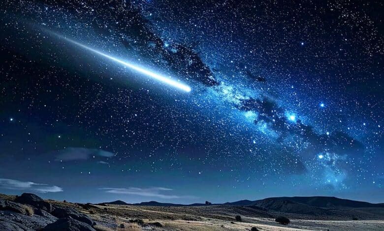 Passage d'une comète dans un ciel étoilé.