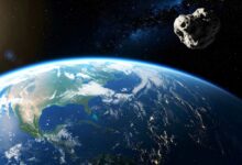 Un astéroïde croise l'orbite de la Terre.