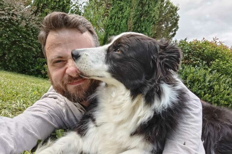 Un chien et son maitre.
