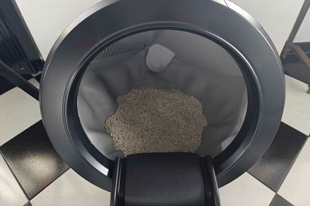Une litière autonettoyante.