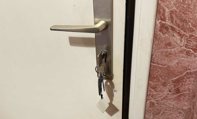 Laissez-vous vos clés sur la serrure la nuit ?