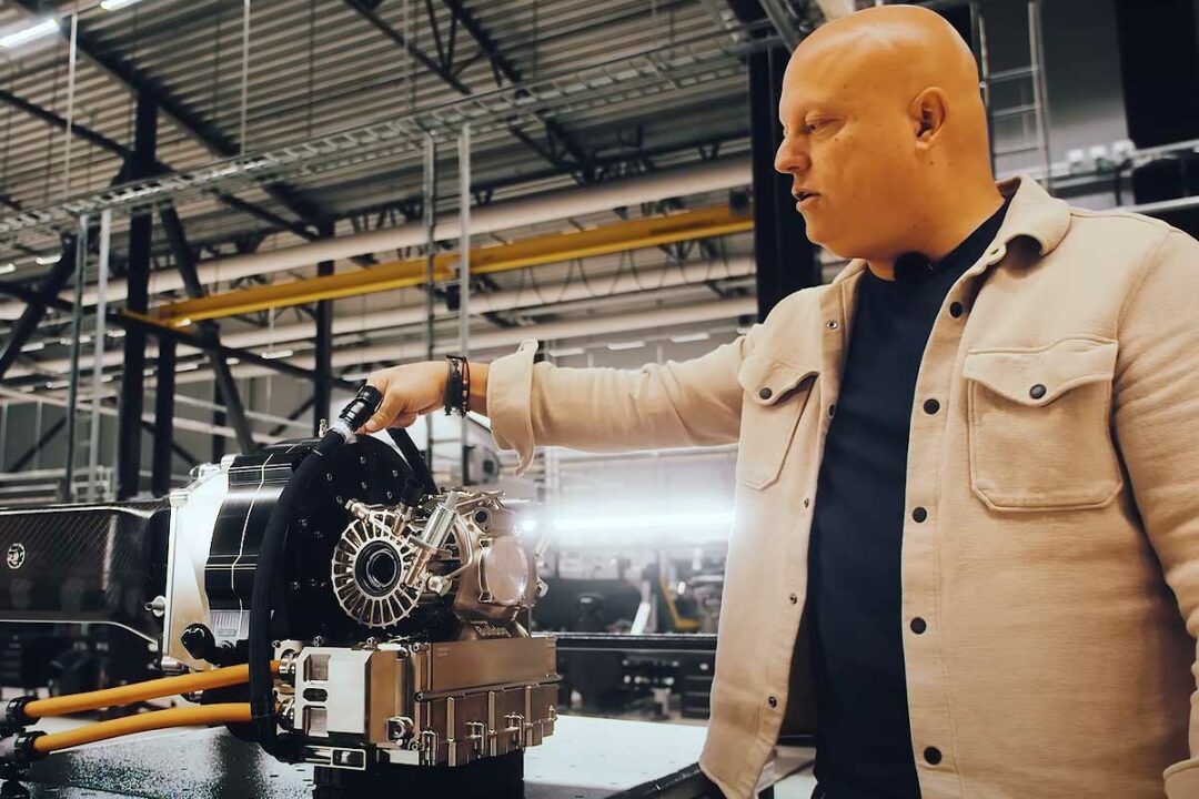 Le bloc moteur électrique de la Gemera présenté par le fondateur de Koenigsegg.