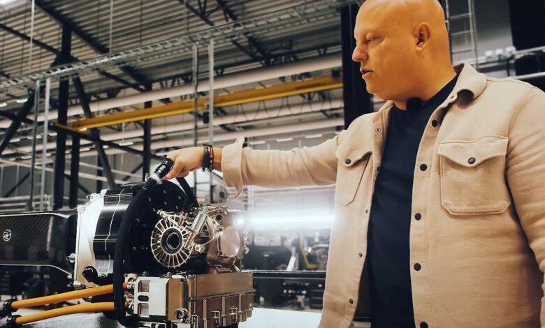 Le bloc moteur électrique de la Gemera présenté par le fondateur de Koenigsegg.