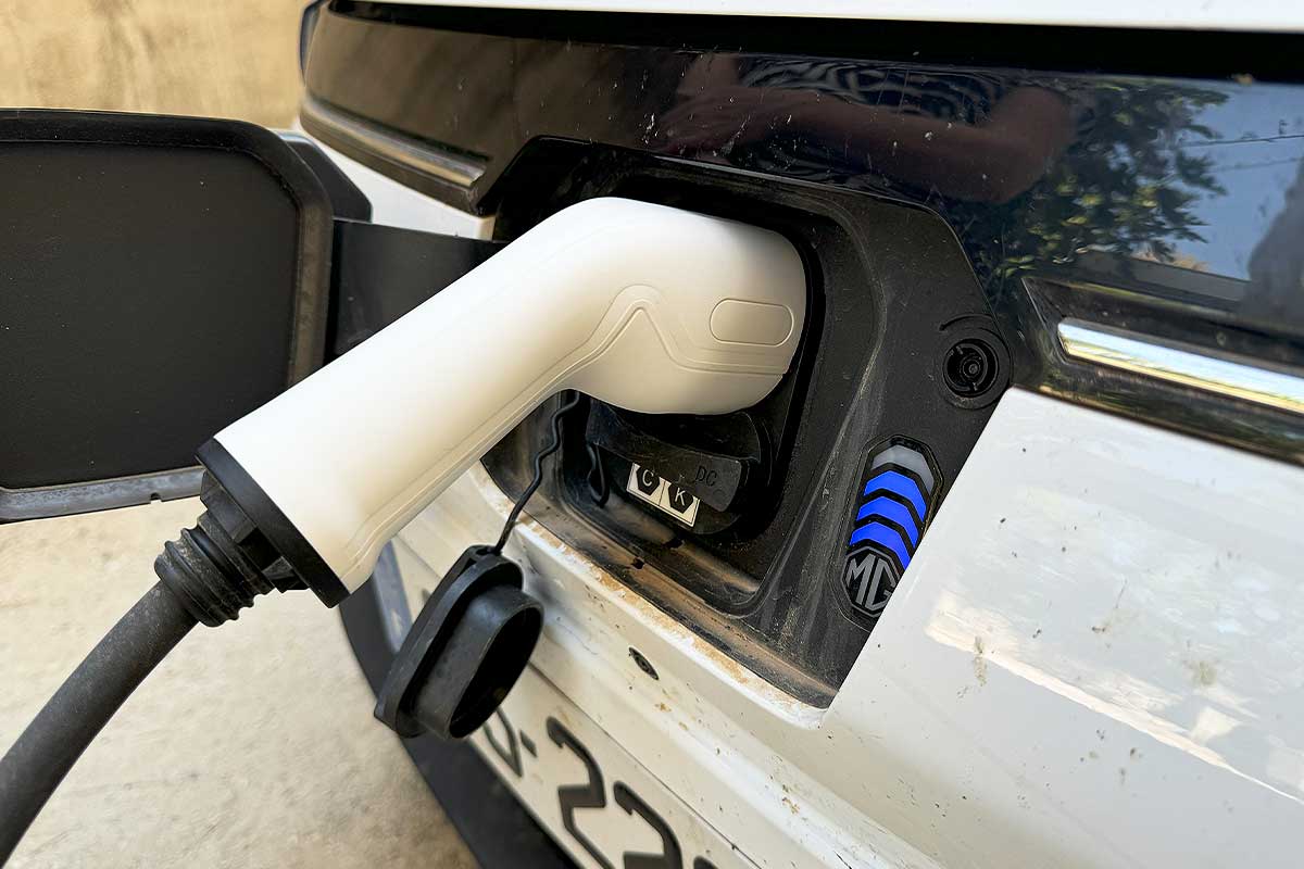 Une voiture électrique en charge.