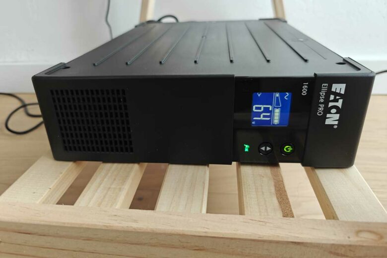 L'installation de l'onduleur sur un PC fixe.