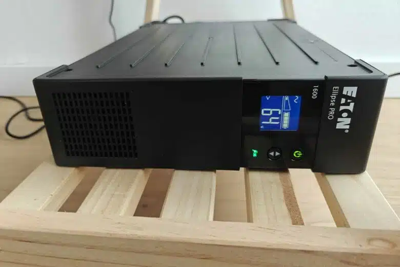 L'installation de l'onduleur sur un PC fixe.