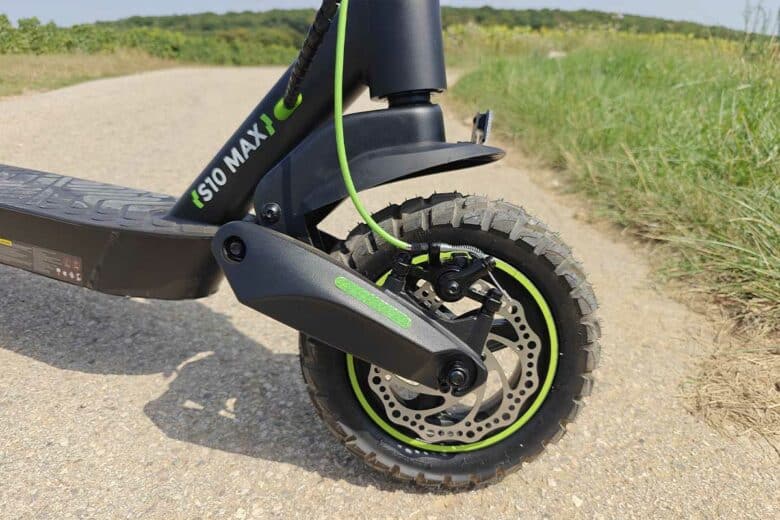 Un moteur de 1000 W, pour 60 km d’autonomie.