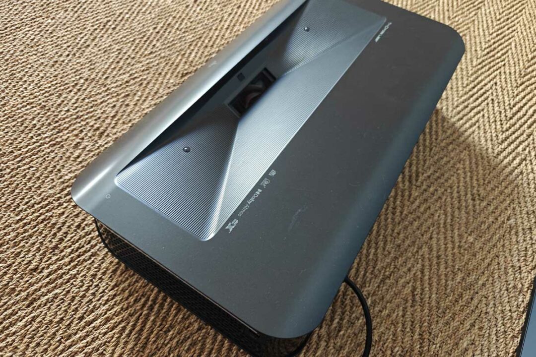 Cliquez pour lire la vidéo Cliquez pour voir la vue complète Rufus AI Demandez à Rufus Est-ce qu'il est facile à installer ? Quelle est sa résolution ? Est-ce qu'il est compatible avec le Dolby Atmos ? Demandez autre chose AWOL VISION LTV-3500 Pro Vidéoprojecteur 4K Ultra Courte Focale