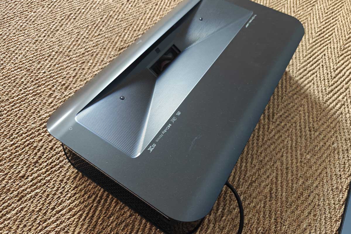 Cliquez pour lire la vidéo Cliquez pour voir la vue complète Rufus AI Demandez à Rufus Est-ce qu'il est facile à installer ? Quelle est sa résolution ? Est-ce qu'il est compatible avec le Dolby Atmos ? Demandez autre chose AWOL VISION LTV-3500 Pro Vidéoprojecteur 4K Ultra Courte Focale