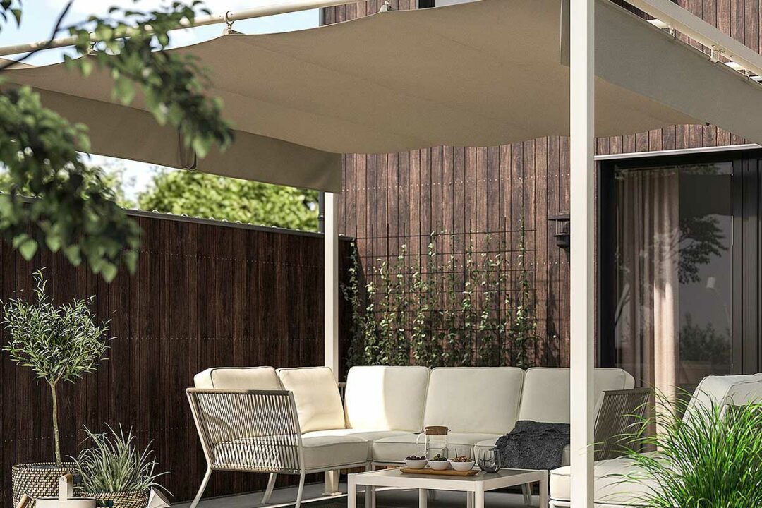 Une pergola sur une terrasse.