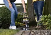 Une femme sort un Biersafe.