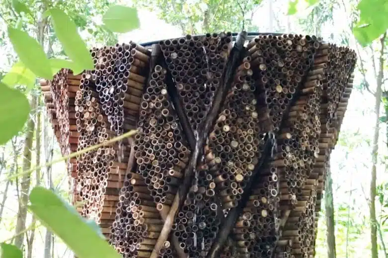 Une climatisation en bambou dans un parc au Vietnam.
