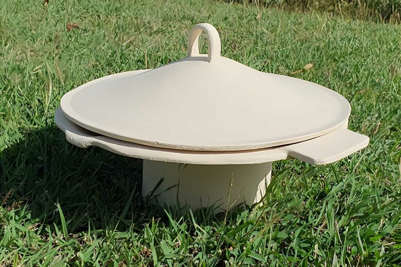 Un objet en terre cuite pour obtenir de l'eau potable.