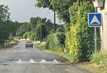 Un ralentisseur (dos d'âne) en Saône-et-Loire.