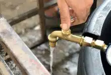 Un robinet d'eau.