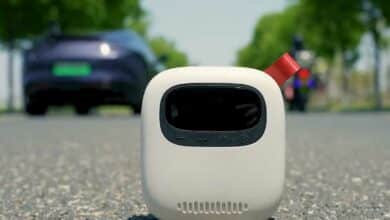 Une mini pompe de gonflage sur la route.