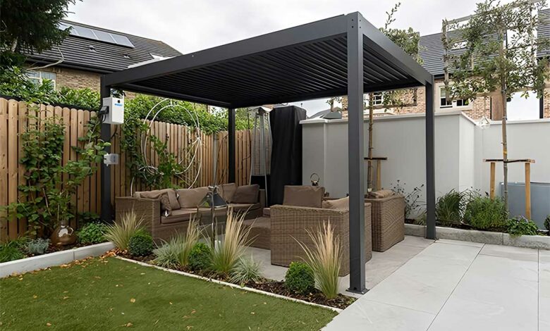 Un kit plug and play installé pour une pergola.