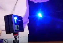 Démonstration du Photon Matrix qui élimine les moustiques avec son laser.