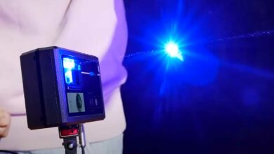 Démonstration du Photon Matrix qui élimine les moustiques avec son laser.