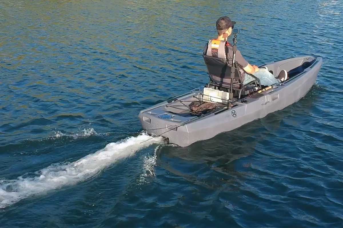 Un kayak motorisé.