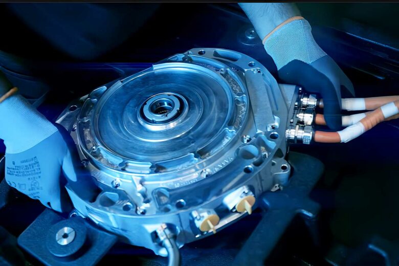 Un moteur électrique destiné à l'industrie automobile.